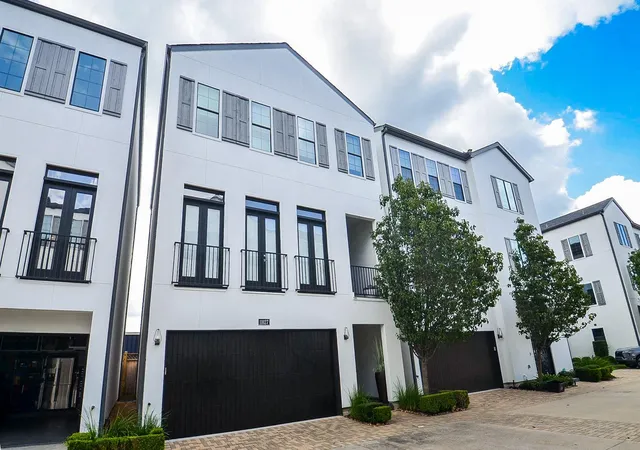 Photo 3 of Single family home for sale at 11027 Jardin Des Cir, Houston, TX 77043 | MLS# 86519225 | Listing updated on 2026-09-15