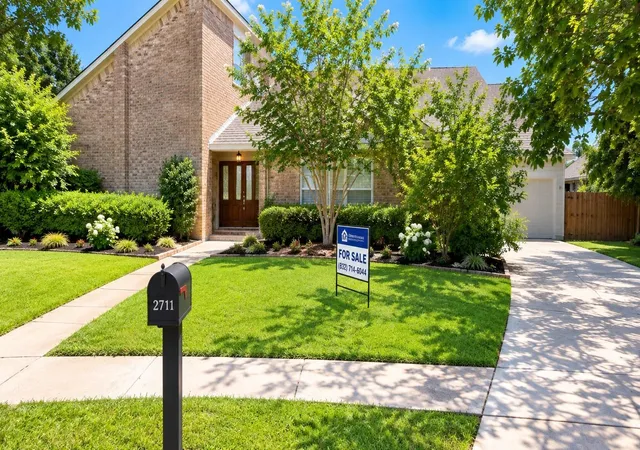 Single family home for sale at 2127 Manor Green Dr, Houston, TX 77077 | MLS# 34389621