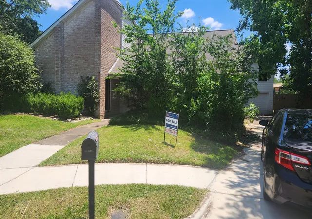 Photo 2 of Single family home for sale at 2127 Manor Green Dr, Houston, TX 77077 | MLS# 34389621 | Listing updated on 2026-09-08