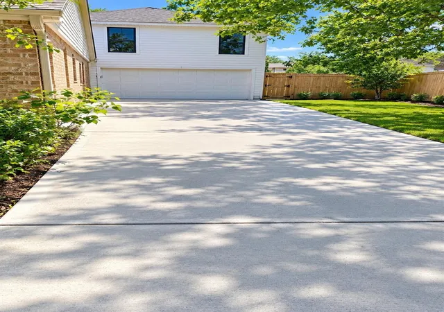 Photo 3 of Single family home for sale at 2127 Manor Green Dr, Houston, TX 77077 | MLS# 34389621 | Listing updated on 2026-09-08
