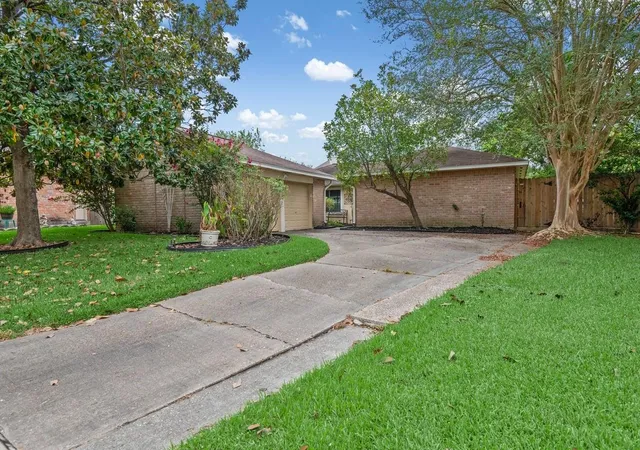 Photo 1 of Single family home for sale at 5822 Fallengate Dr, Spring, TX 77373 | MLS# 74903112 | Listing updated on 2026-09-23