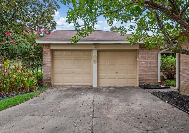 Photo 3 of Single family home for sale at 5822 Fallengate Dr, Spring, TX 77373 | MLS# 74903112 | Listing updated on 2026-09-23