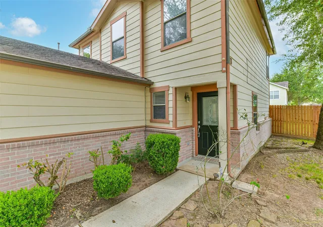 Photo 3 of Single family home for sale at 13210 Skyview Green Dr, Houston, TX 77047 | MLS# 90974725 | Listing updated on 2026-09-03