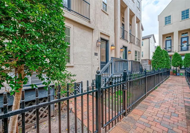 Photo 1 of Single family home for sale at 2520 Sherwin St, Houston, TX 77007 | MLS# 49531326 | Listing updated on 2026-09-09