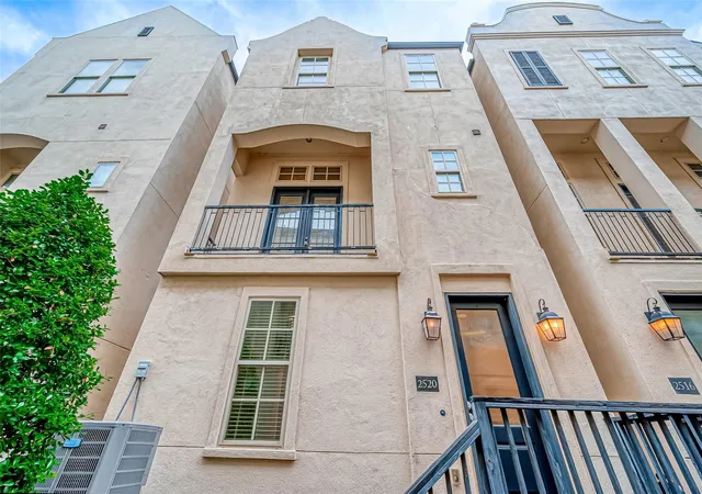 Photo 2 of Single family home for sale at 2520 Sherwin St, Houston, TX 77007 | MLS# 49531326 | Listing updated on 2026-09-09