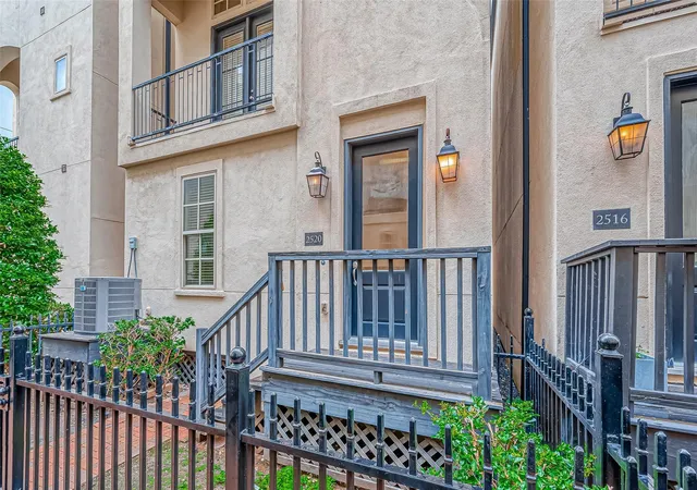 Photo 3 of Single family home for sale at 2520 Sherwin St, Houston, TX 77007 | MLS# 49531326 | Listing updated on 2026-09-09