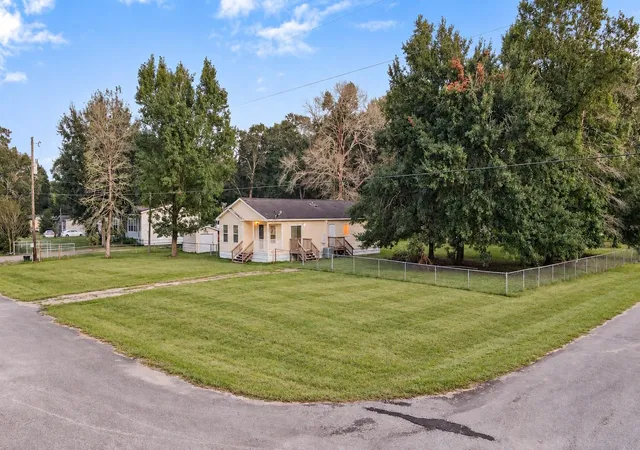 Photo 3 of Single family home for sale at 126 County Rd 2802, Cleveland, TX 77327 | MLS# 42880604 | Listing updated on 2026-10-06