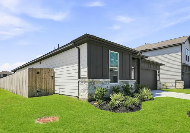 Photo 3 of Single family home for sale at 17207 White Peace Dr, Waller, TX 77484 | MLS# 18842447 | Listing updated on 2026-10-07