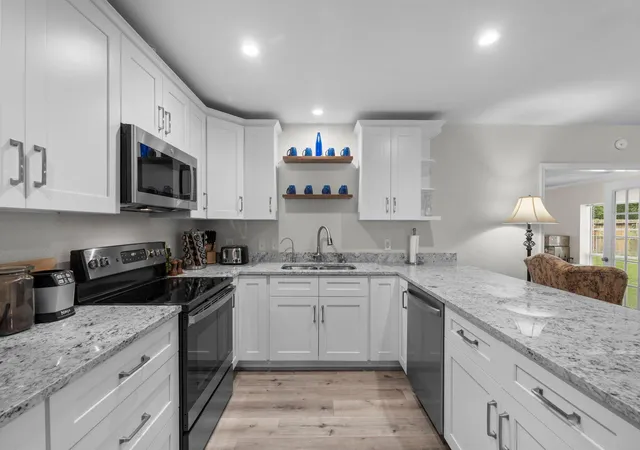 Photo 2 of Single family home for sale at 209 Summit Dr, Conroe, TX 77303 | MLS# 18511801 | Listing updated on 2026-09-17