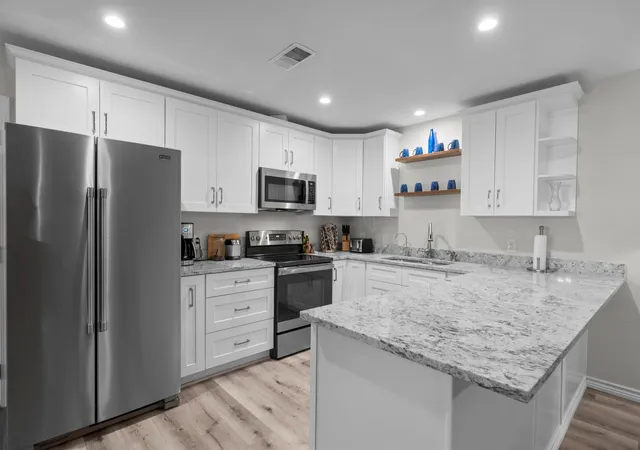 Photo 3 of Single family home for sale at 209 Summit Dr, Conroe, TX 77303 | MLS# 18511801 | Listing updated on 2026-09-17