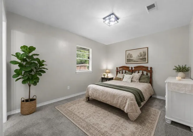 Photo 3 of Single family home for sale at 209 Summit Dr, Conroe, TX 77303 | MLS# 18511801 | Listing updated on 2026-09-17