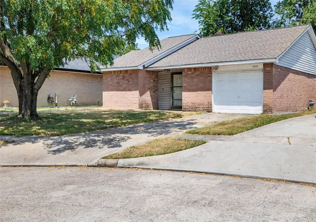 Photo 2 of Sale Pending at 3646 Yorkingham Dr, Houston, TX 77066 | MLS# 3118514 | Listing updated on 2026-09-18