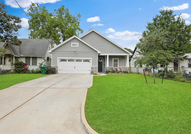 Photo 1 of Single family home for sale at 913 Eleanor St, Houston, TX 77009 | MLS# 6906687 | Listing updated on 2026-09-03