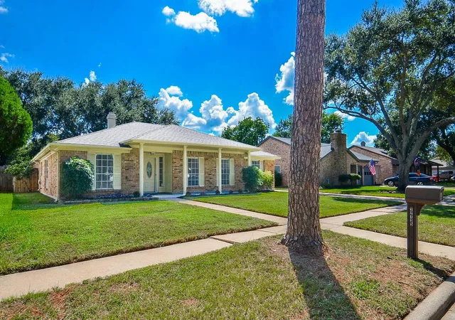 Photo 2 of Single family home for sale at 22135 Elsinore Dr, Katy, TX 77450 | MLS# 41878690 | Listing updated on 2026-09-10