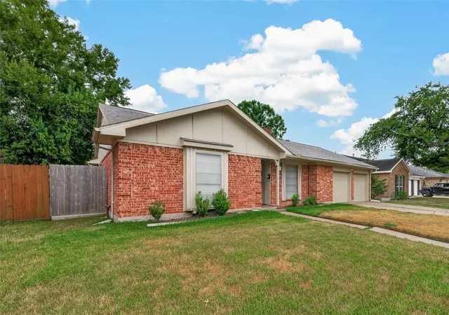 Photo 2 of Sale Pending at 8807 Langdon Ln, Houston, TX 77036 | MLS# 28315121 | Listing updated on 2026-09-22