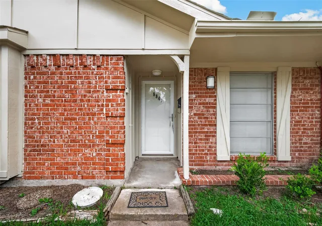 Photo 4 of Sale Pending at 8807 Langdon Ln, Houston, TX 77036 | MLS# 28315121 | Listing updated on 2026-09-22