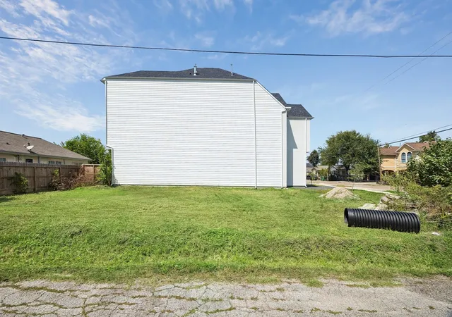 Photo 2 of Land for sale at 1211 Northwood St, Houston, TX 77009 | MLS# 2944042 | Listing updated on 2026-09-19