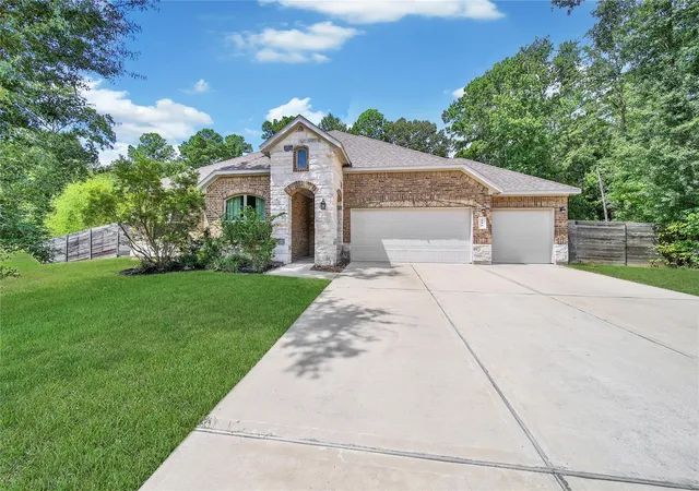 Photo 3 of Single family home for sale at 110 Jim Hall Ln, New Waverly, TX 77358 | MLS# 21856297 | Listing updated on 2026-09-11