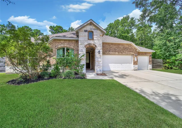 Photo 3 of Single family home for sale at 110 Jim Hall Ln, New Waverly, TX 77358 | MLS# 21856297 | Listing updated on 2026-09-11