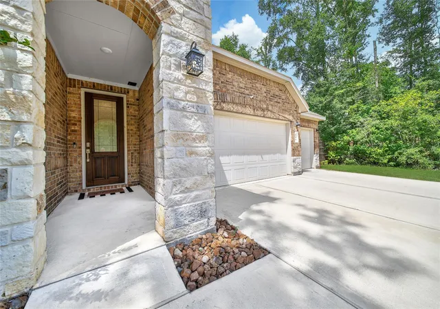 Photo 4 of Single family home for sale at 110 Jim Hall Ln, New Waverly, TX 77358 | MLS# 21856297 | Listing updated on 2026-09-11