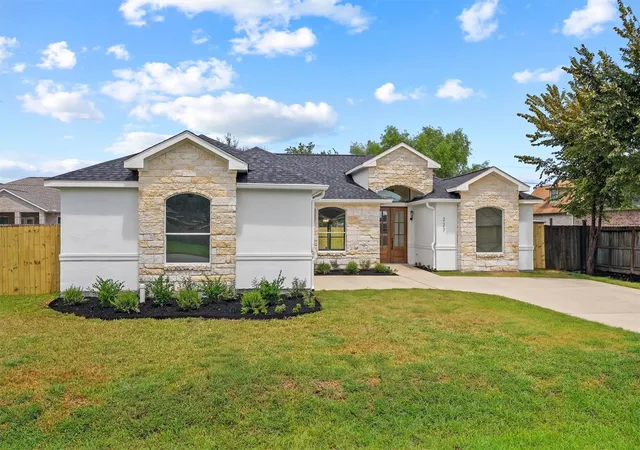Photo 2 of Single family home for sale at 227 Manor Ave, Rosharon, TX 77583 | MLS# 27769465 | Listing updated on 2026-09-12