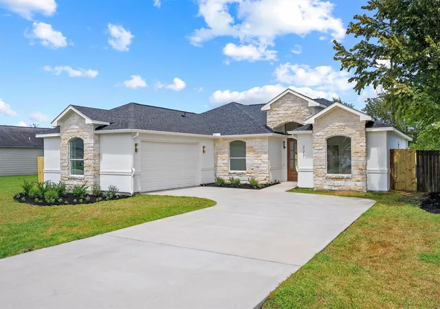 Photo 3 of Single family home for sale at 227 Manor Ave, Rosharon, TX 77583 | MLS# 27769465 | Listing updated on 2026-09-15