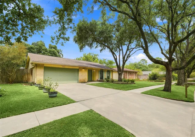 Photo 3 of Sale Pending at 3814 Rolling Ter Dr, Spring, TX 77388 | MLS# 80310308 | Listing updated on 2026-09-14