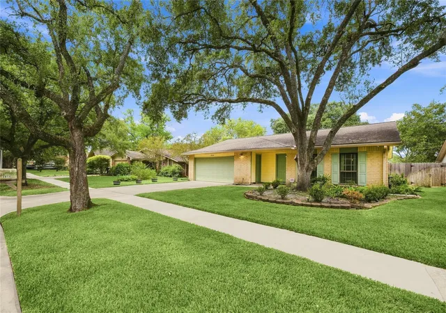 Photo 3 of Sale Pending at 3814 Rolling Ter Dr, Spring, TX 77388 | MLS# 80310308 | Listing updated on 2026-09-14