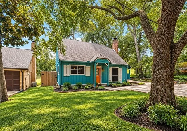 Photo 2 of Single family home for sale at 132 Paradise Valley, Conroe, TX 77304 | MLS# 66810800 | Listing updated on 2026-09-12