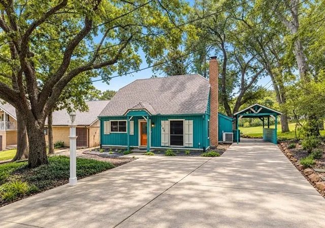 Photo 3 of Single family home for sale at 132 Paradise Valley, Conroe, TX 77304 | MLS# 66810800 | Listing updated on 2026-09-12