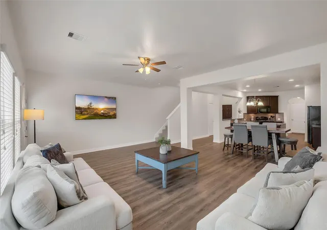 Photo 2 of Sale Pending at 5204 Caldera Ct, Houston, TX 77066 | MLS# 8597792 | Listing updated on 2026-09-24