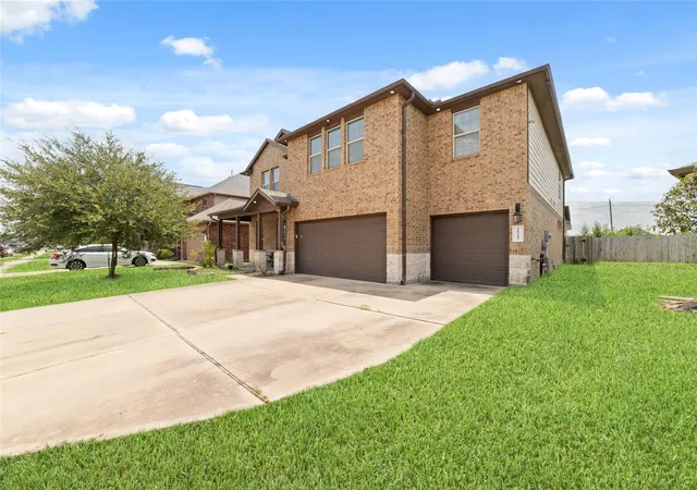 Photo 3 of Single family home for sale at 18215 Tenasserim Pine Tr, Richmond, TX 77407 | MLS# 62428803 | Listing updated on 2026-09-24