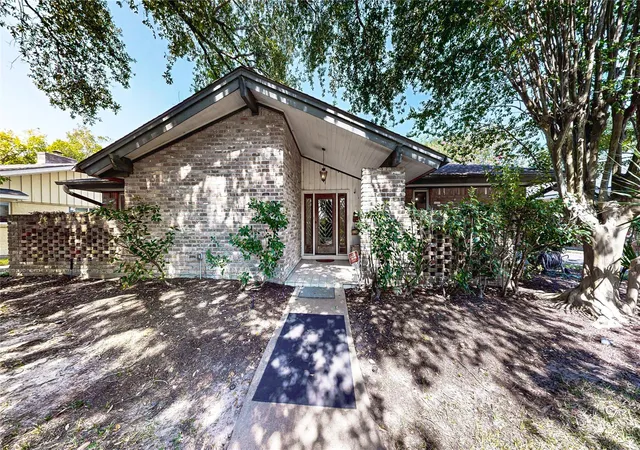 Photo 1 of Sale Pending at 18231 Barbuda Ln, Houston, TX 77058 | MLS# 76884538 | Listing updated on 2026-09-09