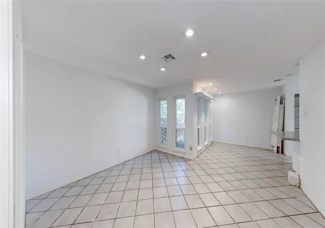 Photo 3 of Sale Pending at 18231 Barbuda Ln, Houston, TX 77058 | MLS# 76884538 | Listing updated on 2026-09-09