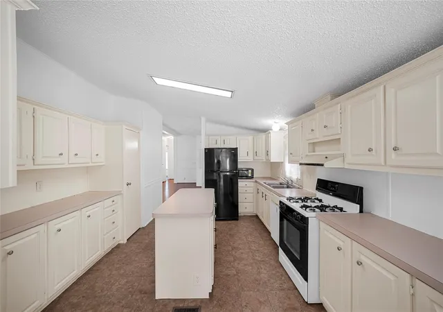 Photo 3 of Single family home for sale at 3614 College St, Damon, TX 77430 | MLS# 57996992 | Listing updated on 2026-09-02