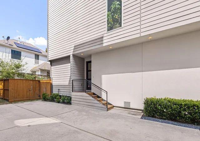 Photo 4 of Single family home for sale at 1232 W 24th Street #H, Houston, TX 77008 | MLS# 91895519 | Listing updated on 2026-09-24
