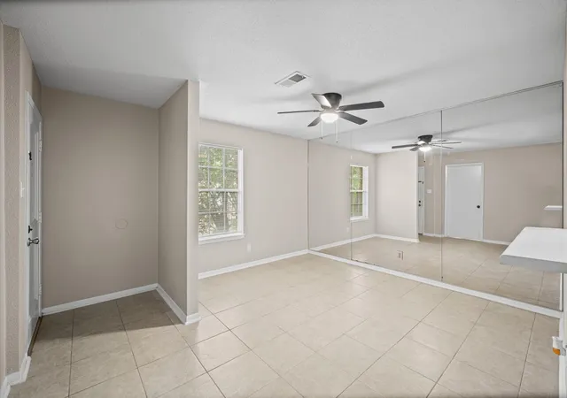 Photo 3 of Condo for sale at 6401 Skyline Dr #38, Houston, TX 77057 | MLS# 72843288 | Listing updated on 2026-09-13