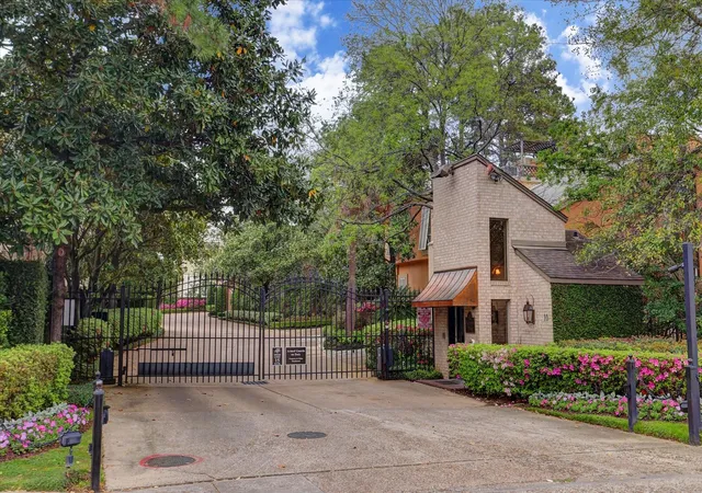 Photo 2 of Townhouse for sale at 10 S Briar Holw Ln #50, Houston, TX 77027 | MLS# 6703302 | Listing updated on 2026-09-12
