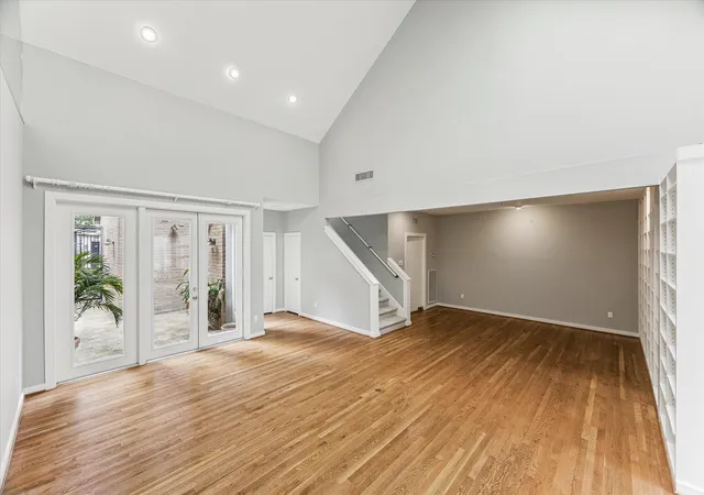 Photo 4 of Townhouse for sale at 10 S Briar Holw Ln #50, Houston, TX 77027 | MLS# 6703302 | Listing updated on 2026-09-12