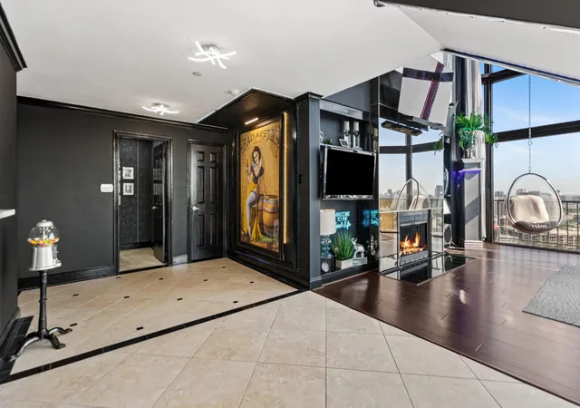 Photo 2 of Condo for sale at 3350 Mccue Rd #2404, Houston, TX 77056 | MLS# 58758368 | Listing updated on 2026-09-11