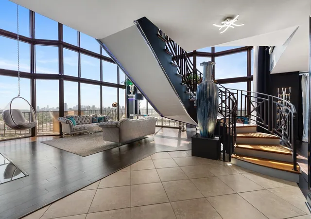 Photo 3 of Condo for sale at 3350 Mccue Rd #2404, Houston, TX 77056 | MLS# 58758368 | Listing updated on 2026-09-11