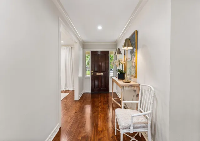 Photo 4 of Single family home for sale at 506 Briar Hl Dr, Houston, TX 77042 | MLS# 75249434 | Listing updated on 2026-09-20