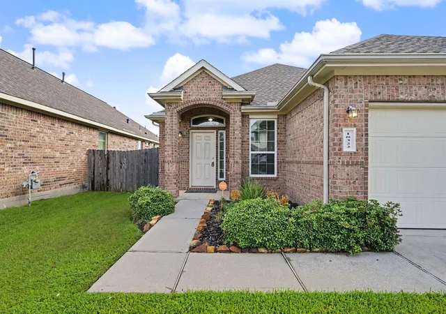 Photo 2 of Single family home for sale at 18322 Tacoma Ridge Dr, Tomball, TX 77377 | MLS# 59421907 | Listing updated on 2026-09-10