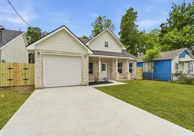 Photo 2 of Sale Pending at 6109 Woodrow St, Texas City, TX 77591 | MLS# 9321696 | Listing updated on 2026-10-10