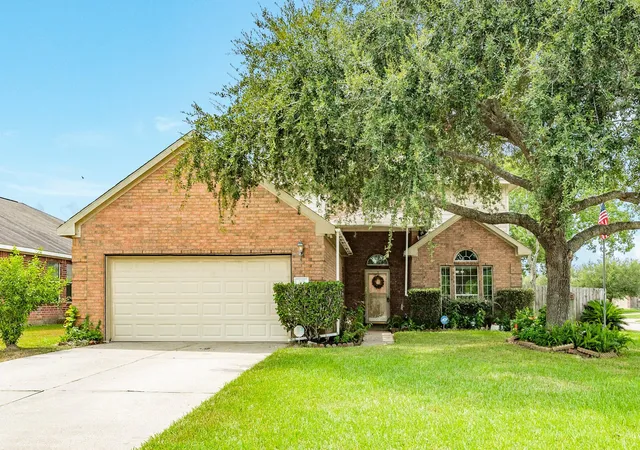 Photo 1 of Single family home for sale at 201 N Golden Oak Dr, Texas City, TX 77591 | MLS# 48693792 | Listing updated on 2026-09-09
