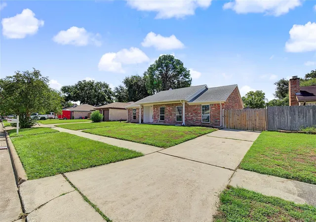 Photo 3 of Sale Pending at 7015 Northleaf Dr, Houston, TX 77086 | MLS# 86948736 | Listing updated on 2026-09-20