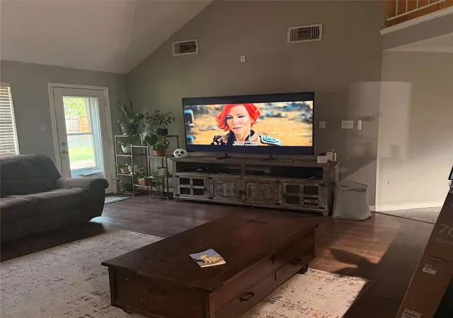 Photo 3 of Single family home for sale at 2114 Fountain Dr, Sugar Land, TX 77478 | MLS# 4371819 | Listing updated on 2026-09-18