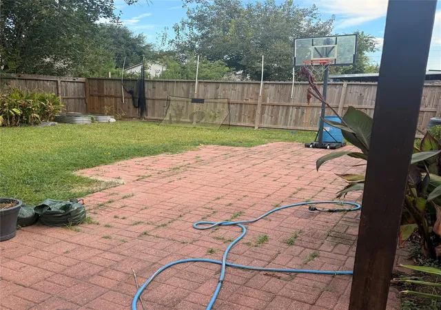 Photo 3 of Single family home for sale at 2114 Fountain Dr, Sugar Land, TX 77478 | MLS# 4371819 | Listing updated on 2026-09-18