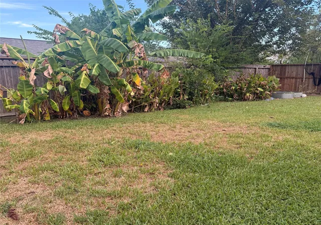 Photo 4 of Single family home for sale at 2114 Fountain Dr, Sugar Land, TX 77478 | MLS# 4371819 | Listing updated on 2026-09-18