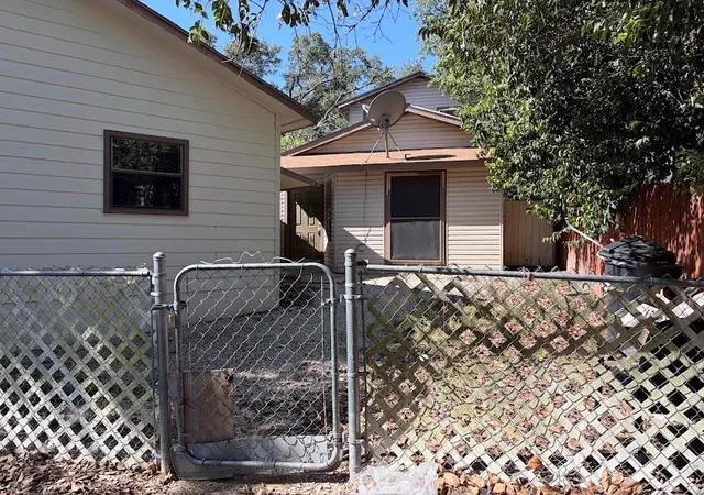 Photo 10 of Single family home for sale at 542 Greenwood St, Canyon Lake, TX 78133 | MLS# 13150604 | Listing updated on 2026-08-31